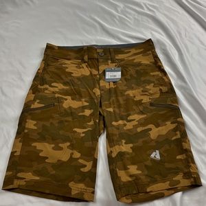 NWT Eddie Bauer camo pro guide shorts 33